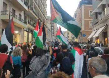 Genocidio dei palestinesi, in migliaia per le strade di Cagliari, ‘Gaza libera’