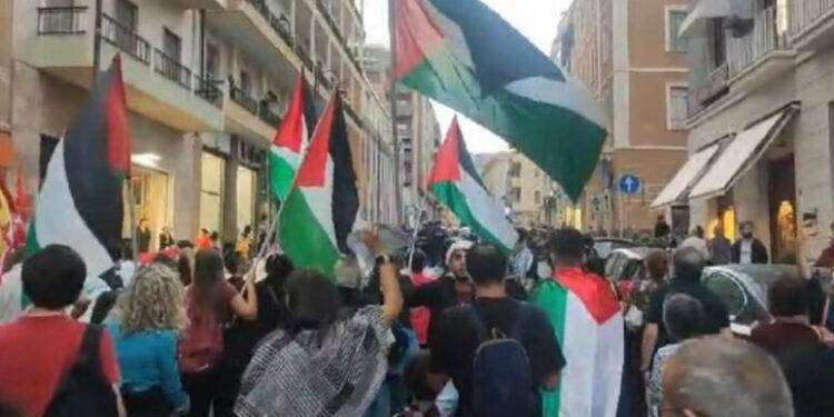 Genocidio dei palestinesi, in migliaia per le strade di Cagliari, ‘Gaza libera’