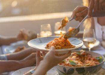 La pasta e la dieta, i falsi miti sull’alimento più amato in Italia