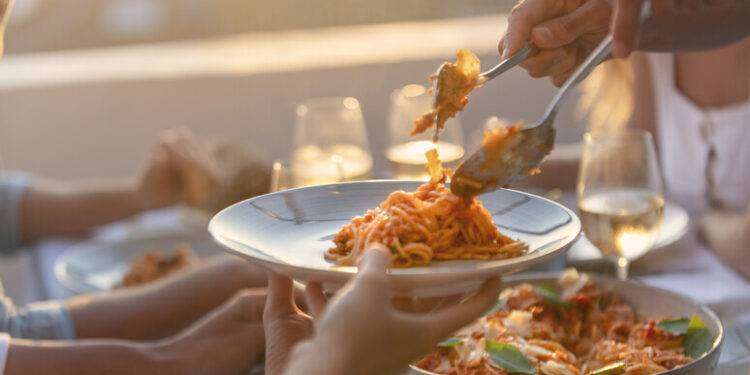 La pasta e la dieta, i falsi miti sull’alimento più amato in Italia