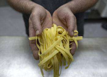 Istat, ora ‘si risparmia anche sulla spesa alimentare’