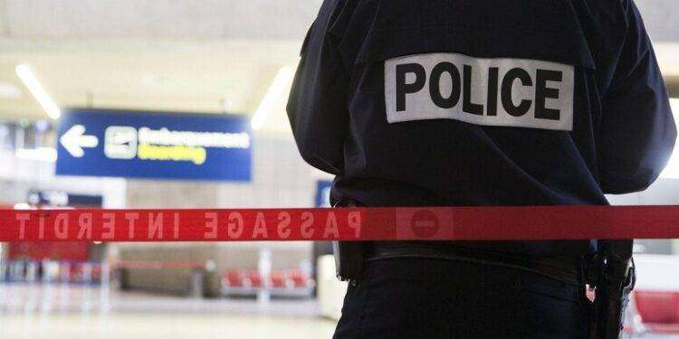 Allerte bomba in 5 aeroporti in Francia, 4 evacuati
