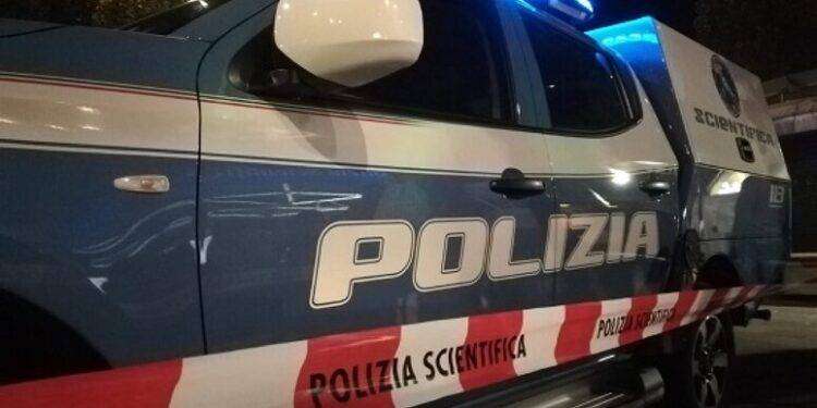 Cadavere trovato in un cassonetto di rifiuti