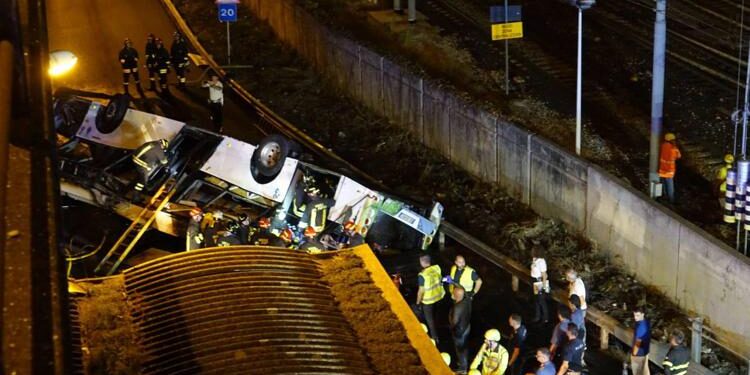Incidente Mestre, 21 morti. Rimosso pullman precipitato, analisi video