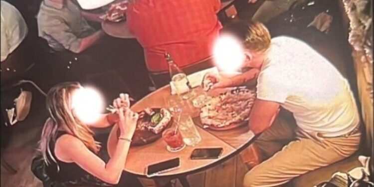 Mangiano e scappano senza pagare. Il ristorante posto la foto su Facebook