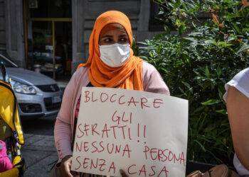 A Como parroco invita chi non ce l’ha a occupare una casa