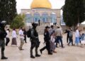 Decine di coloni invadono il complesso di Al-Aqsa, a Gerusalemme