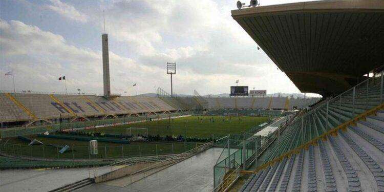 Rissa prima di Fiorentina-Cagliari, 20 Daspo a tifosi rossoblu