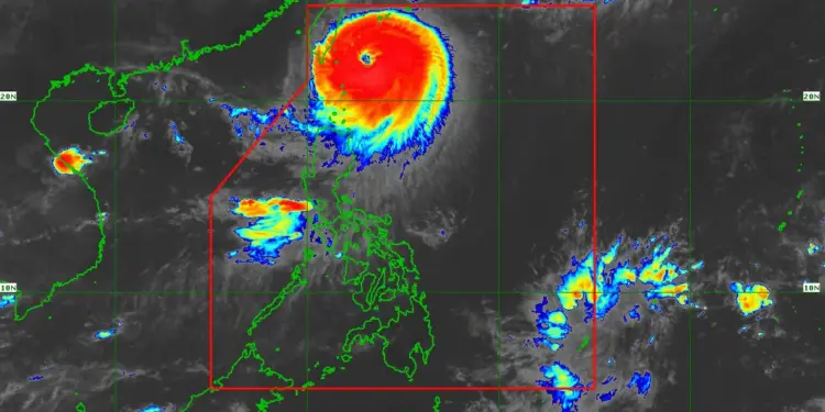 Taiwan, si avvicina il tifone Koinu: onde alte sulla costa