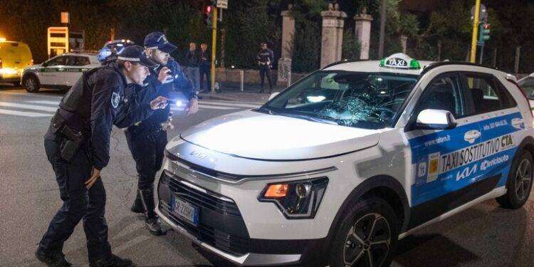 Taxi investe un pedone, gravissimo un 25enne