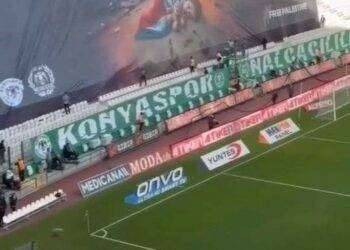 Turchia, i tifosi del Konyaspor hanno appeso un maxi striscione a sostegno della Palestina