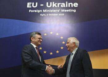 Senza fine la follia di inviare soldi a Zelensky, Borrell annuncia altri 5 miliardi: nel mentre gli italiani sono alla fame