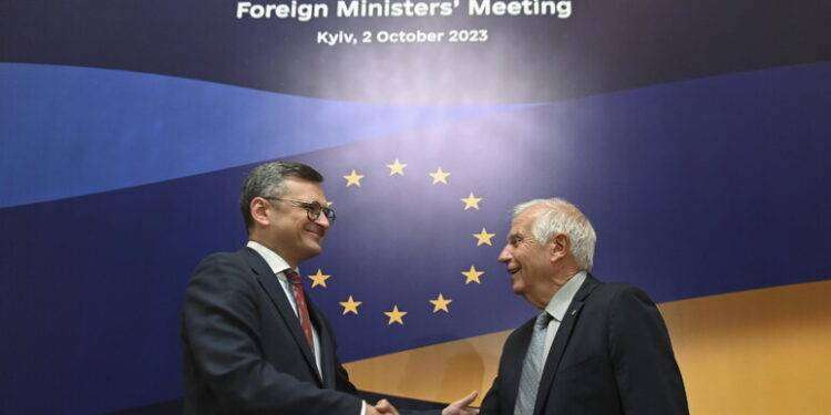 Senza fine la follia di inviare soldi a Zelensky, Borrell annuncia altri 5 miliardi: nel mentre gli italiani sono alla fame