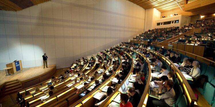 Istruzione: assessore Biancareddu, assegnati tre milioni e 800 mila euro per i contributi fitto casa a studenti