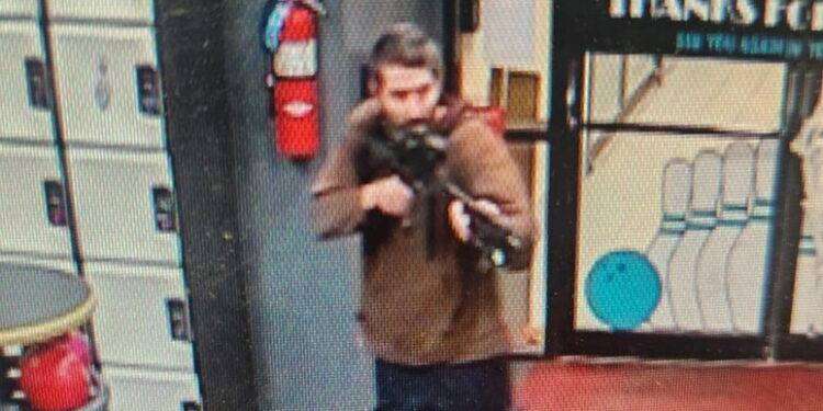 Usa, strage nel Maine con almeno 22 morti. E’ caccia all’uomo