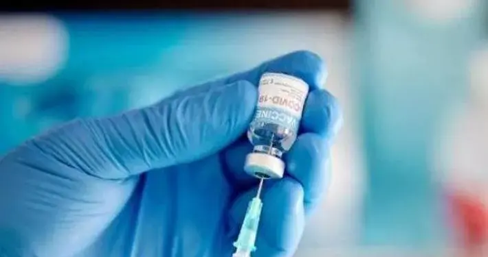 Come eliminare la Spike dal corpo: pubblicato il primo protocollo scientifico per disintossicarsi dal vaccino