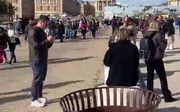 Francia, allarme bomba alla reggia di Versailles: evacuazione in corso