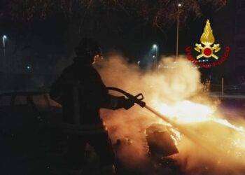 Attentato incendiario a Nuoro, distrutta l’auto di un’avvocata