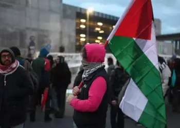 Genova, in migliaia al blocco del varco di San Benigno per protestare contro invio armi a Israele