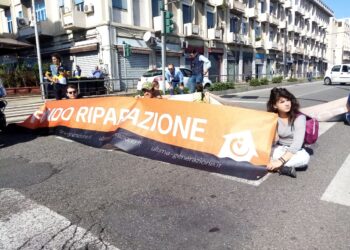 Ultima Generazione, blocco stradale a Messina: giornalista bloccato due ore in Questura