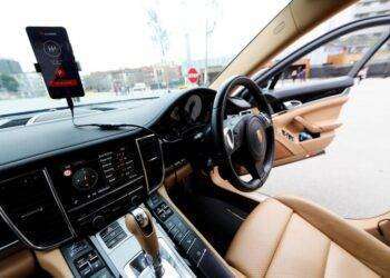 Anas, il 10% degli italiani gira video con il cellulare al volante