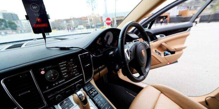 Anas, il 10% degli italiani gira video con il cellulare al volante