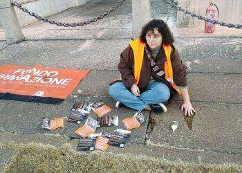 Ultima Generazione Milano, vernice arancione sull’Arco della Pace