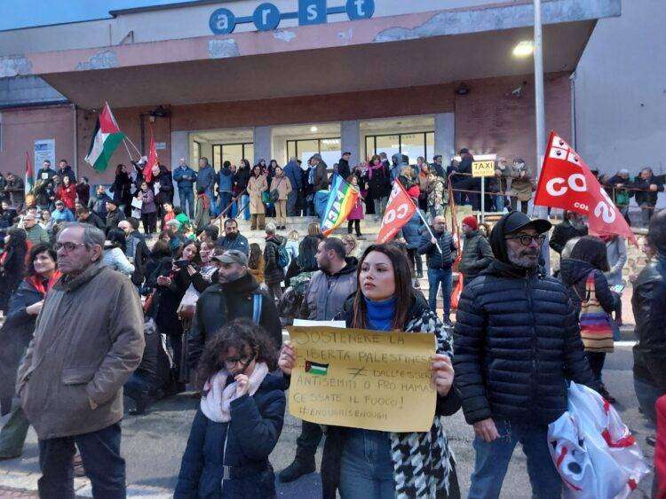 A Nuoro in migliaia in piazza per la Palestina