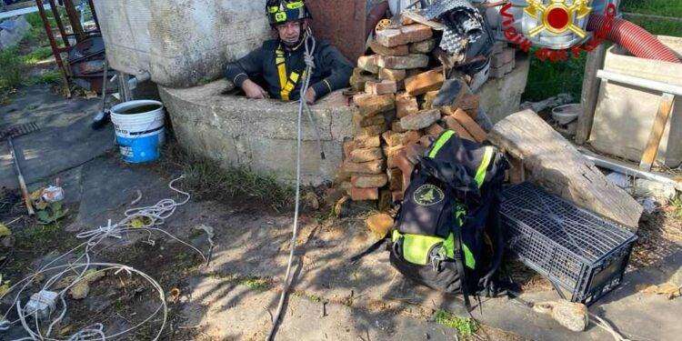 Nuoro, cade dentro il pozzo: salvato dai Vigili del Fuoco