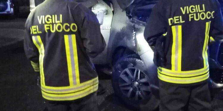 Paura a Orune, attentato incendiario distrugge l’auto di un giovane