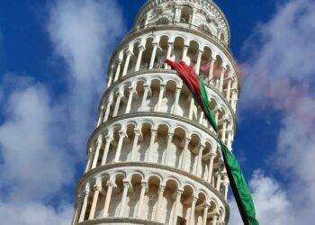 Pisa, corteo pro-palestina occupa la Torre
