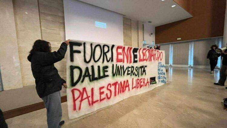 “Fuori Eni e Leonardo dalle Università”, a Napoli occupata aula
