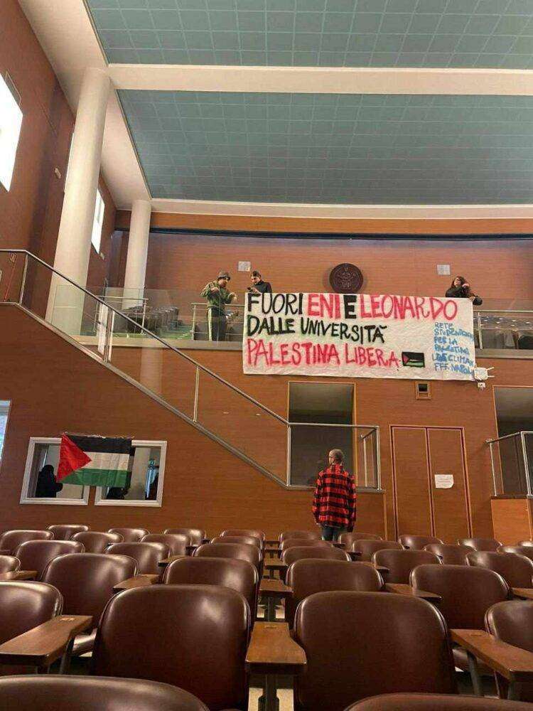 “Fuori Eni e Leonardo dalle Università”, a Napoli occupata aula