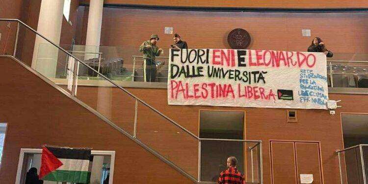“Fuori Eni e Leonardo dalle Università”, a Napoli occupata aula