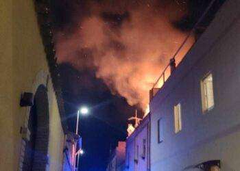 Paura a Monserrato, incendio in casa