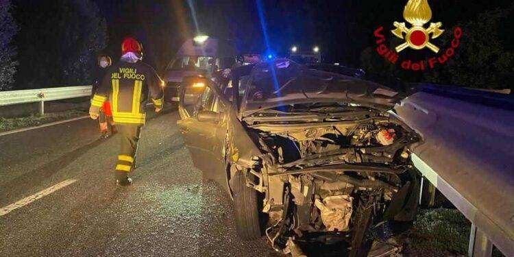 Gravissimo incidente sulla 131 dcn: due persone sono rimaste ferite