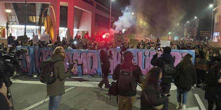 Femminicidio: sit-in, flash mob, cortei, silenzio, licei occupati