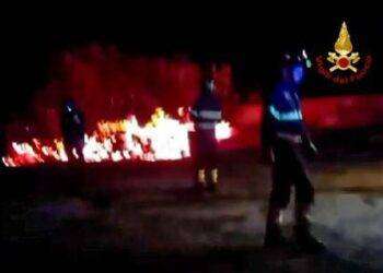 Incendio alle porte di Tortolì, distrutta una segheria