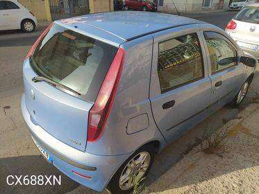 Cagliari, rubata auto in viale Trieste: appello del proprietario