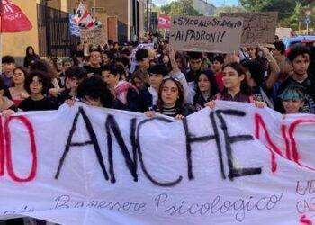 Corteo studenti Cagliari, ‘scuole a norma e trasporti efficienti’
