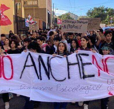 Corteo studenti Cagliari, ‘scuole a norma e trasporti efficienti’
