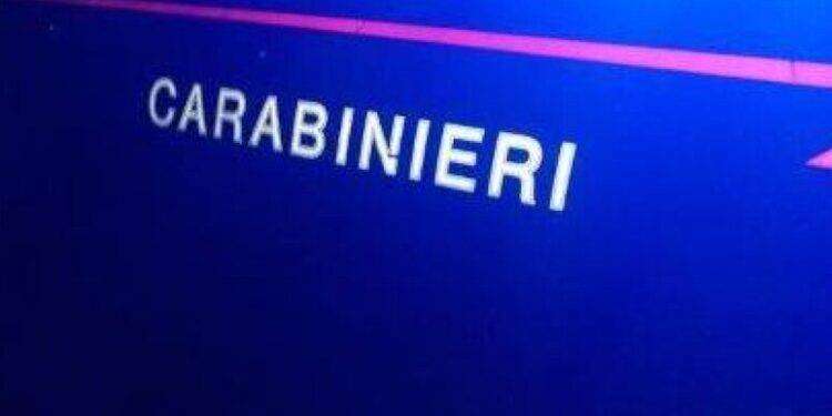 Auto dei carabinieri speronata a Sarroch, malviventi in fuga