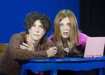 “Il marito invisibile” con Maria Amelia Monti e Marina Massironi – a Cagliari e nell’Isola –