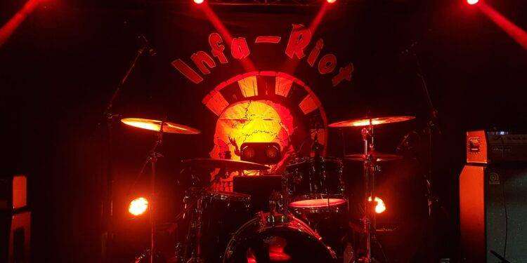 Gli Infa Riot infiammano la CuevaRock di Quartucciu: serata di Punk e Oi!