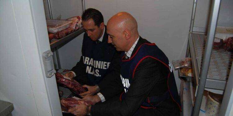 Blatte e sporcizia, chiuso ristorante nel Cagliaritano