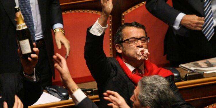 Nino Strano, morto l’ex deputato di An. Mangiò la mortadella in Senato per festeggiare la caduta del governo Prodi