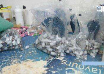 Opificio abusivo, sequestrati 900kg di liquido per vaporizzatori
