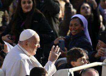 Il Papa ha l’influenza, udienze sospese, sottoposto a Tac