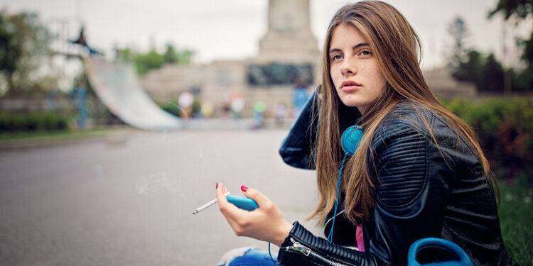 Più fumo, solitudine e sexting, un ritratto dei figli 18enni di genitori under 40