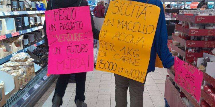 Ribellione animale: azione diretta nonviolenta nei supermercati delle città italiane